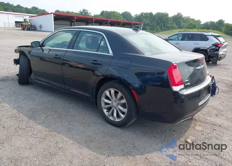 2018 Chrysler 300 Touring L Awd z USA, uszkodzony, nr VIN 2C3CCARG4JH229020